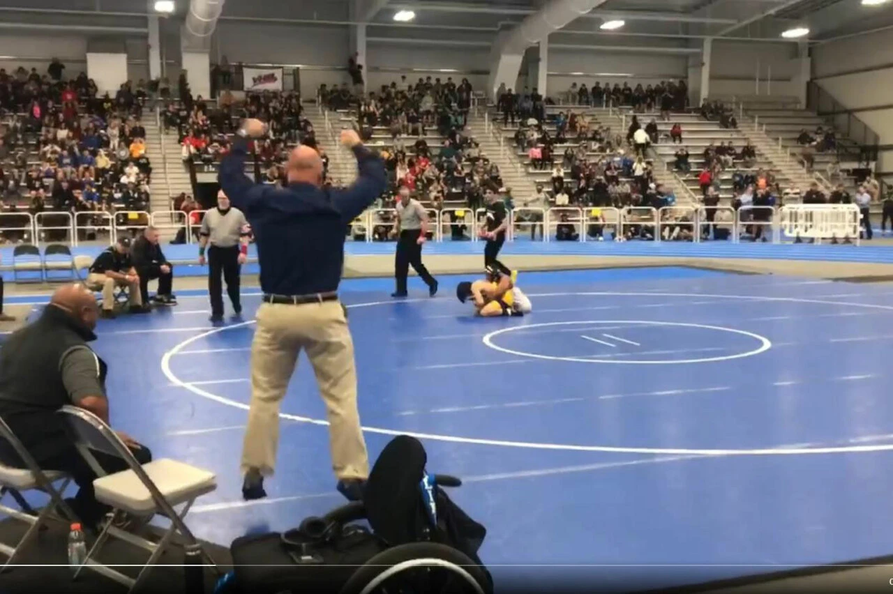 Doğuştan bacakları olmayan 17 yaşındaki güreşçi şampiyon oldu