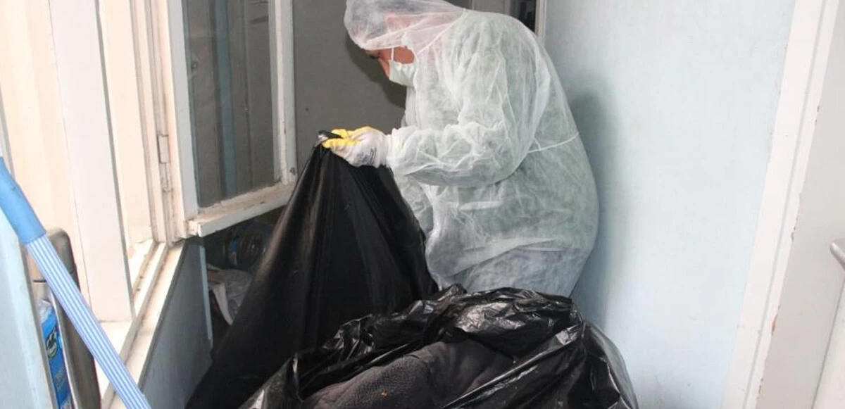 3 odalı evde 12 ton çöp! Vatandaşların koku şikayetiyle ortaya çıktı, ekipler bile şaşıp kaldı