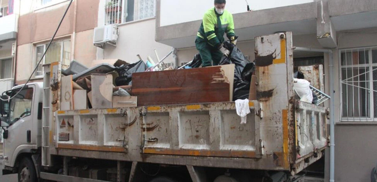 3 odalı evde 12 ton çöp! Vatandaşların koku şikayetiyle ortaya çıktı, ekipler bile şaşıp kaldı
