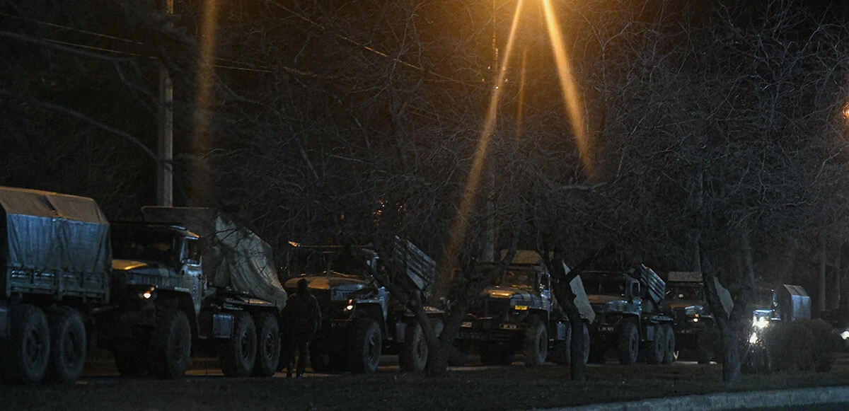 Rus tankları ilerliyor! Donbass'tan ilk görüntüler