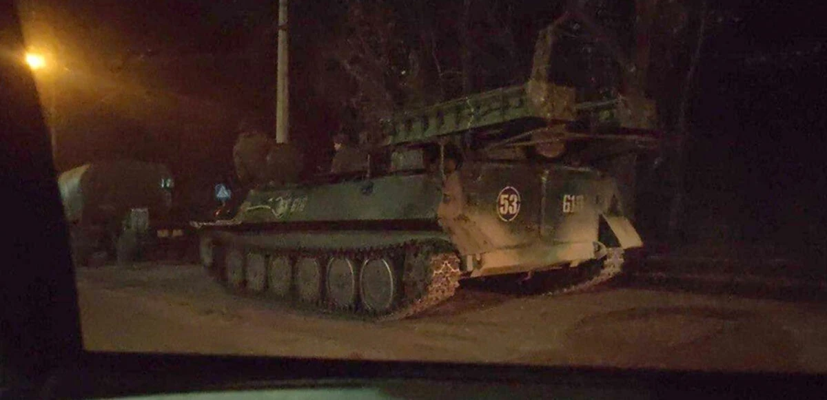 Rus tankları ilerliyor! Donbass'tan ilk görüntüler