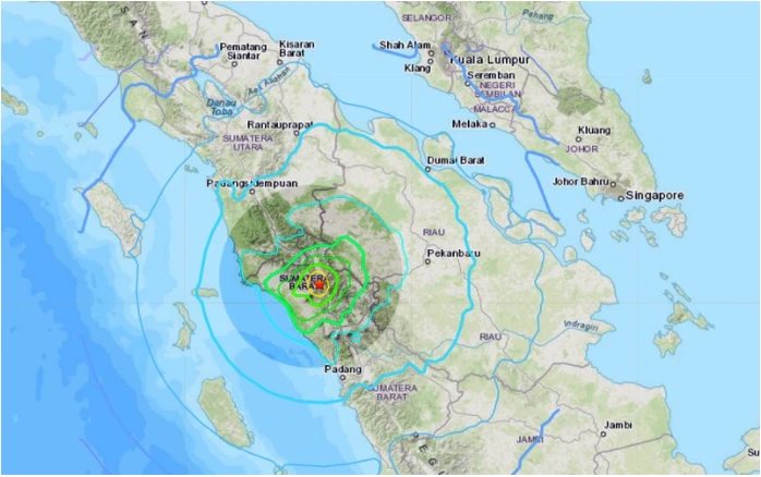 Endonezya'da 6,2 büyüklüğünde deprem: Ölü ve yaralılar var