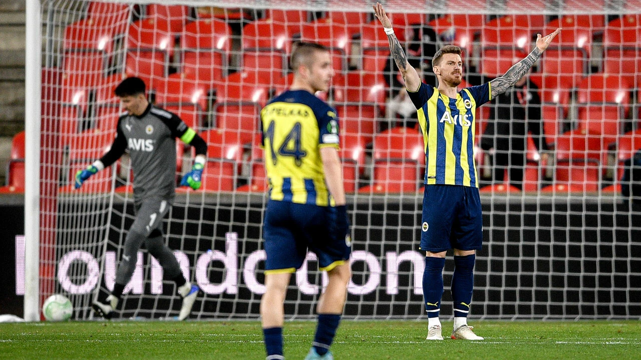 Fenerbahçe Avrupa kupalarına veda etti: Maç sonucu: Slavia Prag 3-2 Fenerbahçe