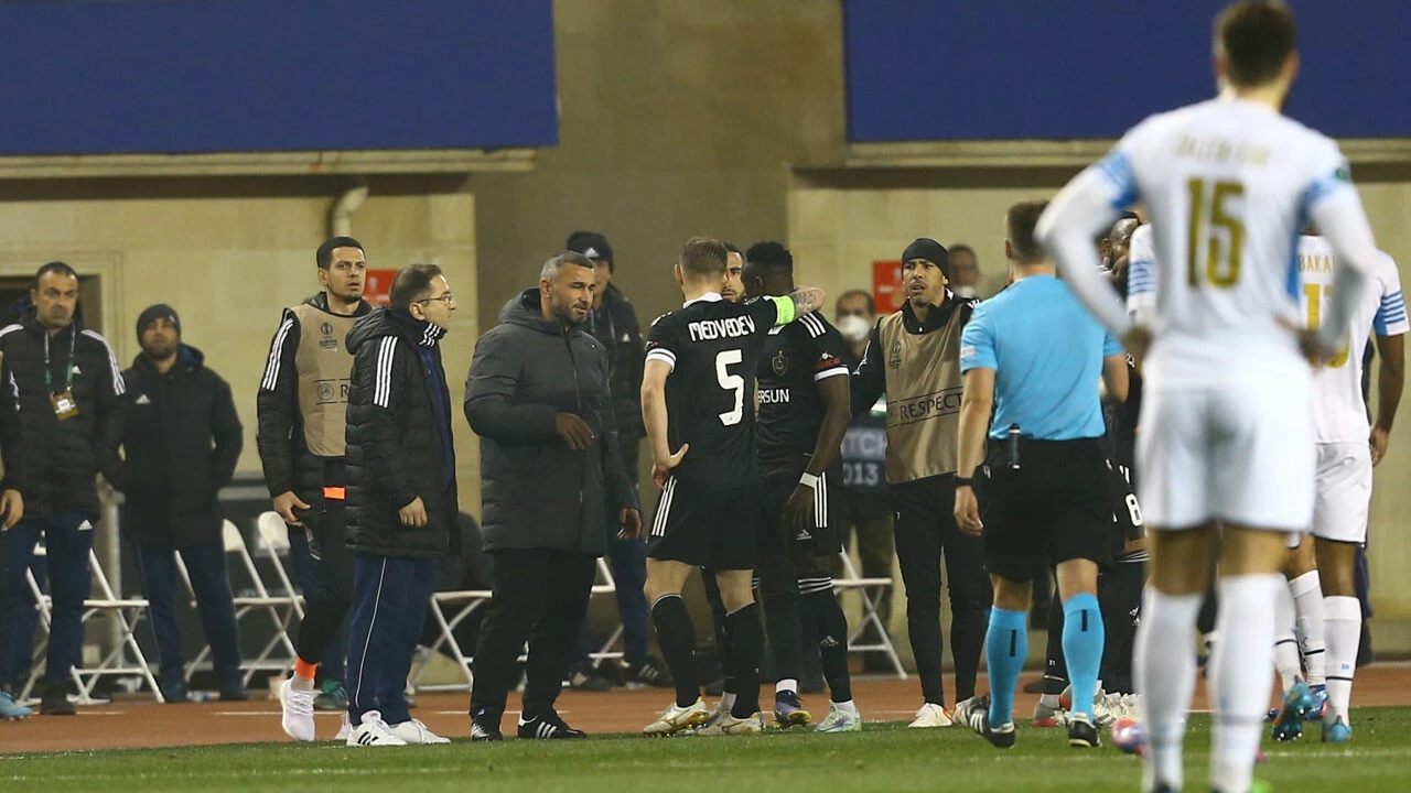 Oyuncusunun elle attığı golü teknik direktör iptal ettirdi