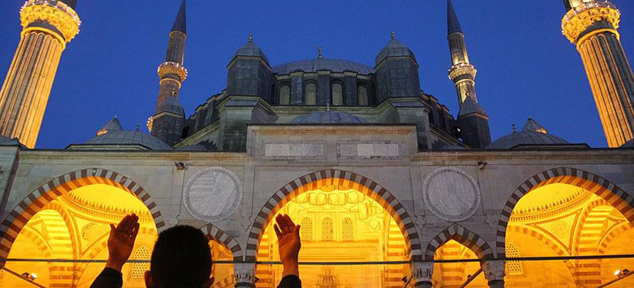 Miraç Kandili'nde hangi dualar okunur, yapılacak ibadetler nelerdir? Miraç Kandili'nin önemi...