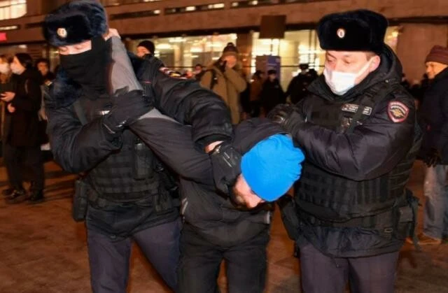 Zelenskiy: Putin yalan söylüyor! Siviller bombardıman altında