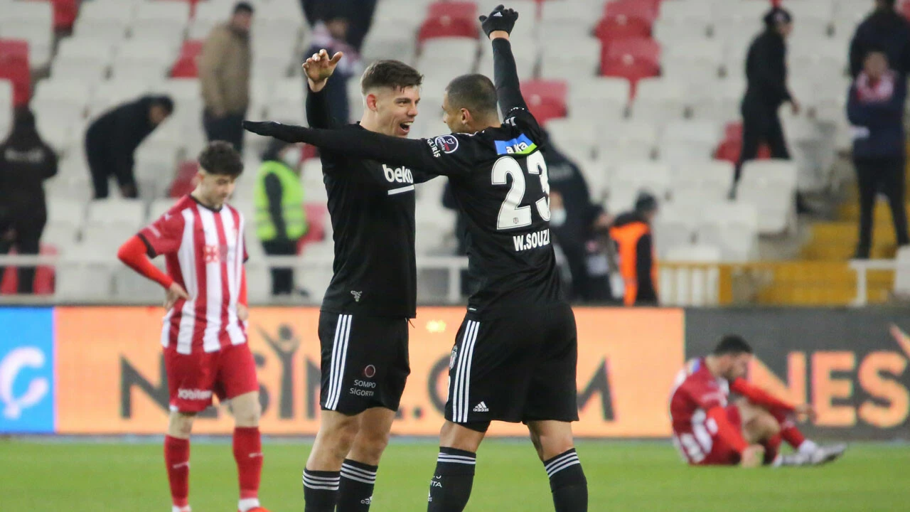 Kartal, Sivas'ta üç puana uzandı! Maç sonucu: Demir Grup Sivasspor 2-3 Beşiktaş