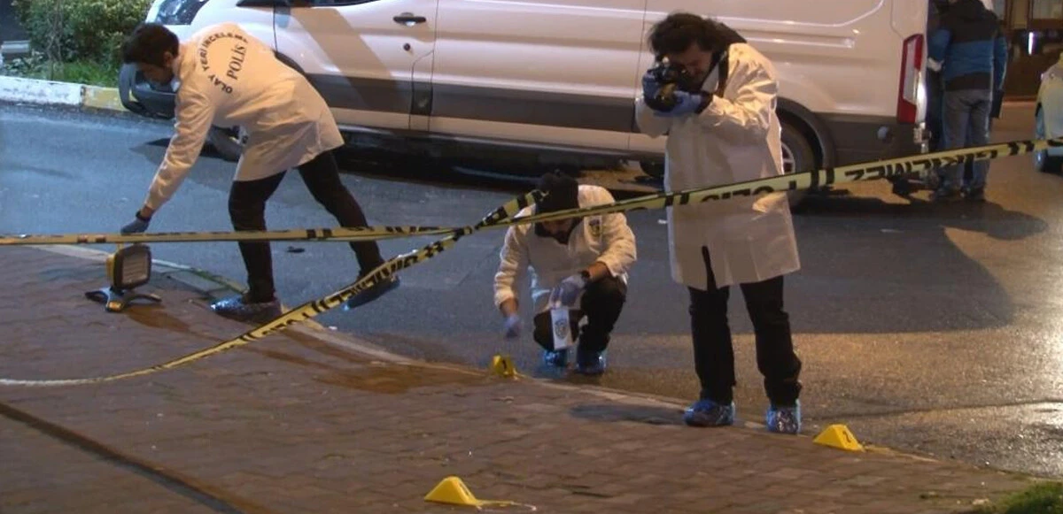 Kurşun yağmuruna tutuldu, aracıyla hastaneye gitti