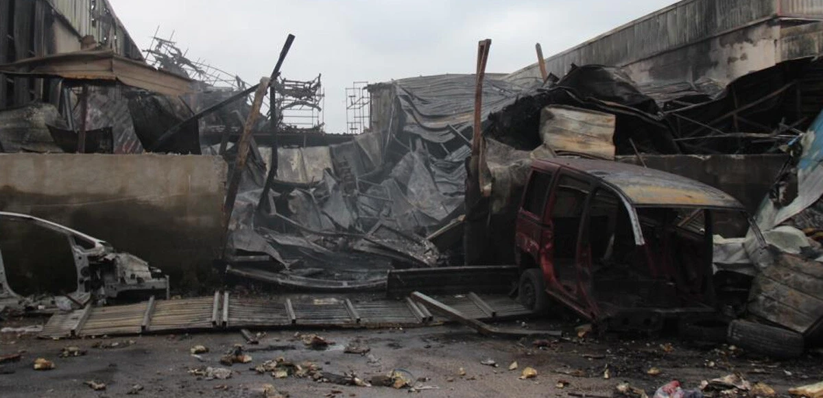 İş yerleri alevlere teslim oldu! Yangının boyutu gün ağarınca ortaya çıktı