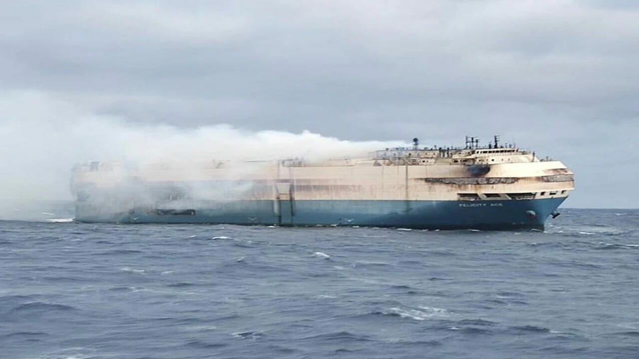 4.000'e yakın araba taşıyan Felicity Ace kargo gemisi battı