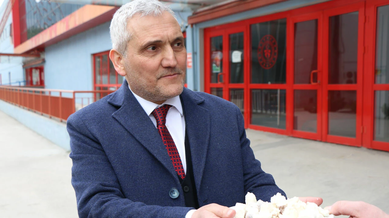 Amatör lige düşen Karabükspor başkanı helva dağıttı