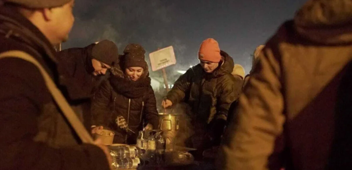 Metallica'dan Ukraynalı mültecilere yemek yardımı: 25 bin öğün yemek dağıtılacak