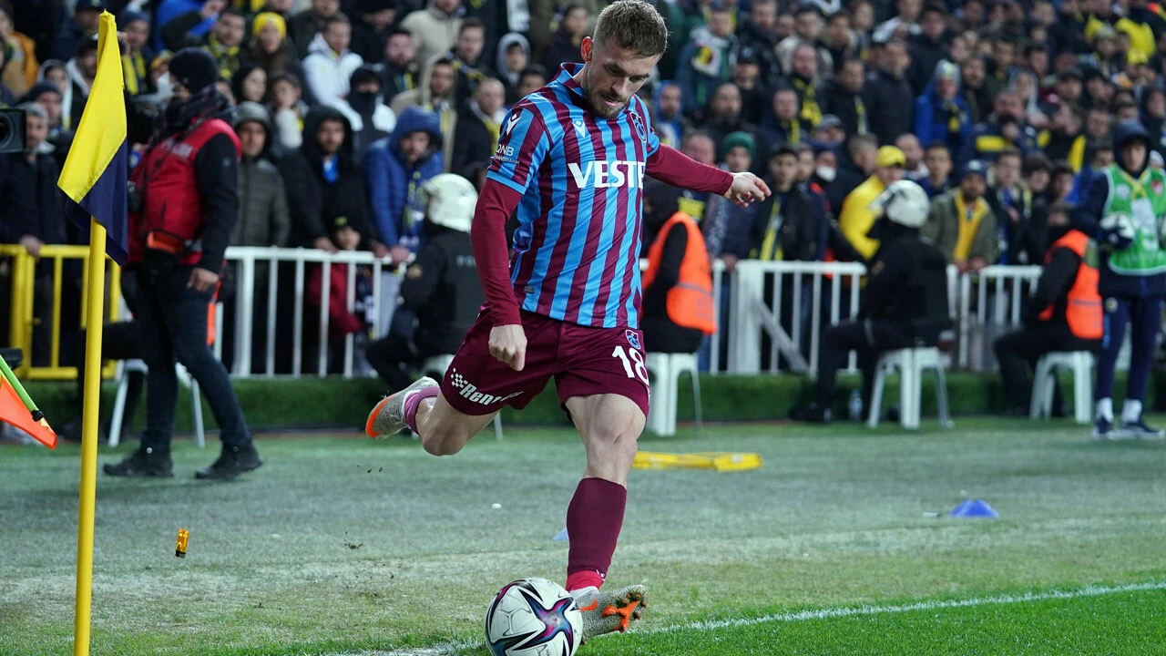 Kadıköy'de fırtınalı derbi! Maç sonucu: Fenerbahçe 1-1 Trabzonspor