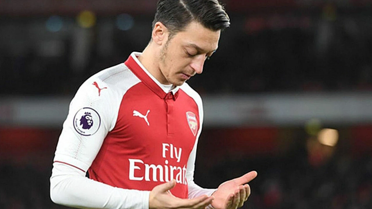 Uygur Türklerine desteği 'siyasi' bulan Arsenal'dan çifte standart! Mesut Özil...