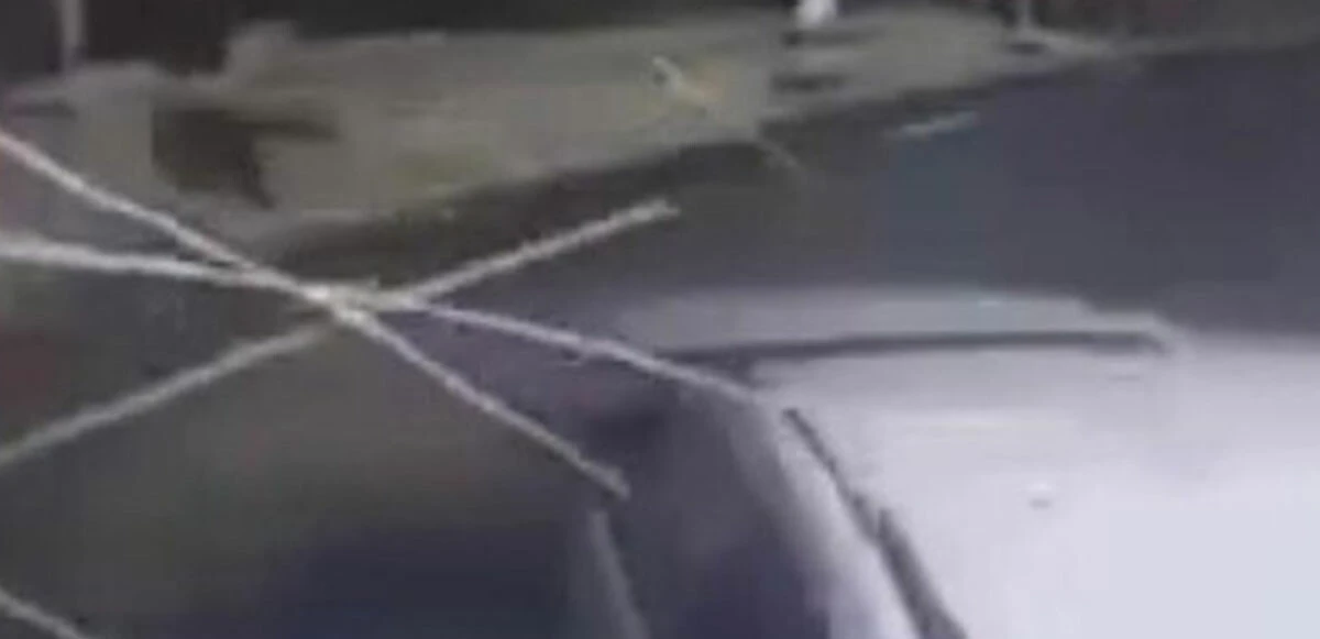 İETT otobüsünü aracı metrelerce sürükledi