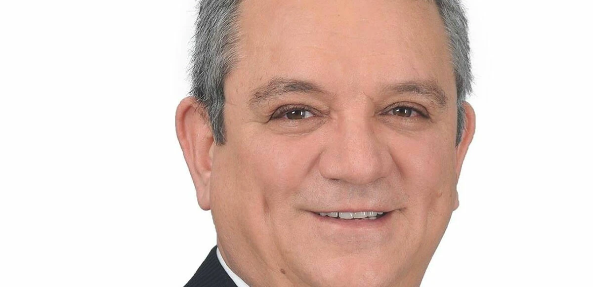 Garson eski belediye başkanına kurşun yağdırdı