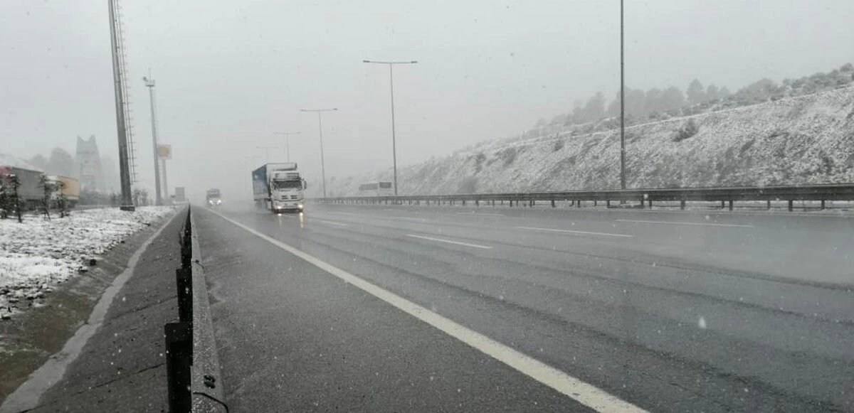 Son dakika: İstanbul beyaza büründü: Bazı bölgelerde kar kalınlığı 20 santime ulaştı