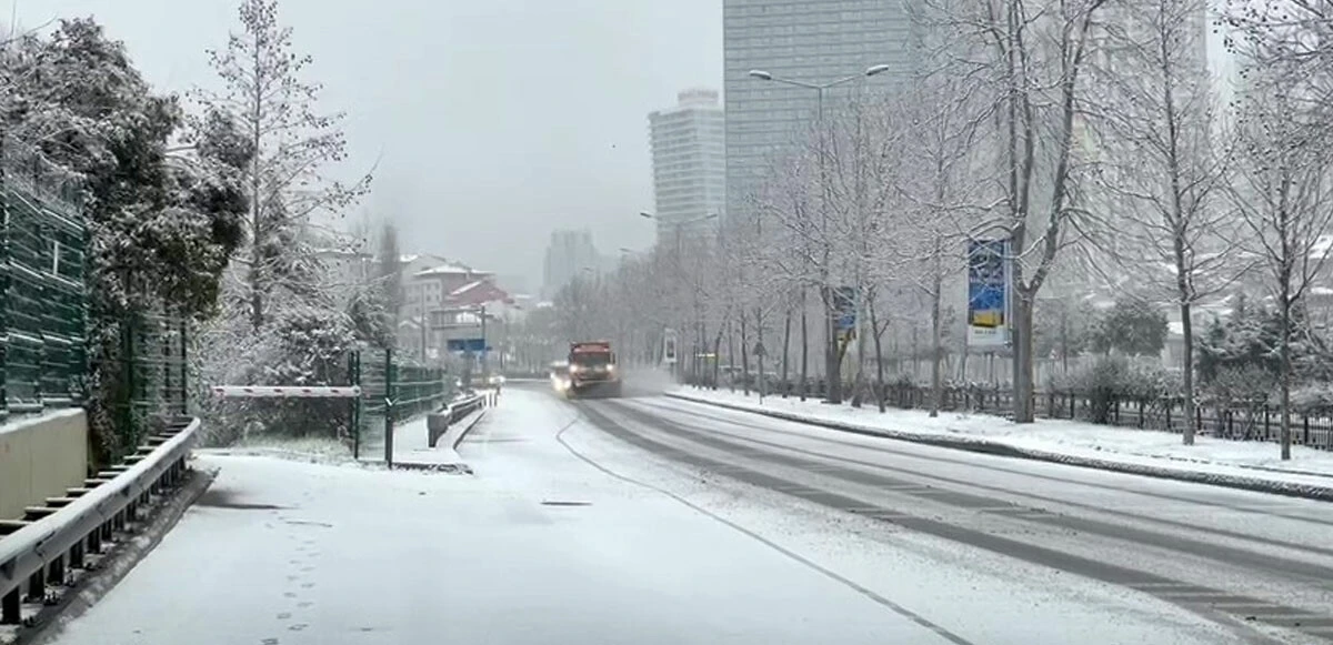 Son dakika: İstanbul beyaza büründü: Bazı bölgelerde kar kalınlığı 20 santime ulaştı