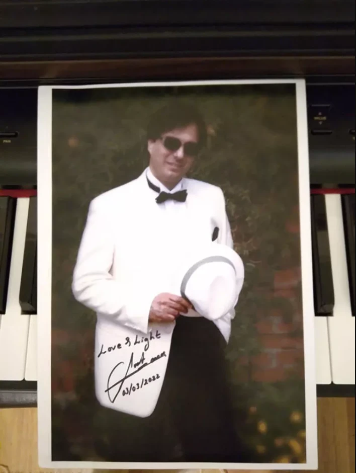 Türk sanatçı Suat Sancar'dan Kraliçe Elizabeth'e beste hediyesi