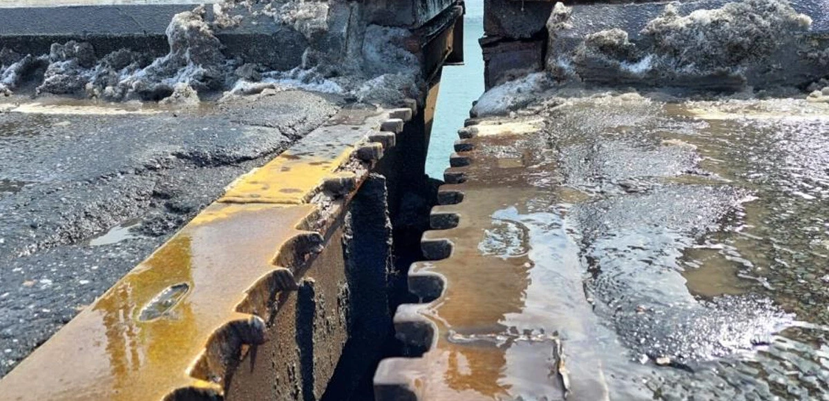 Unkapanı Köprüsü ikiye ayrıldı