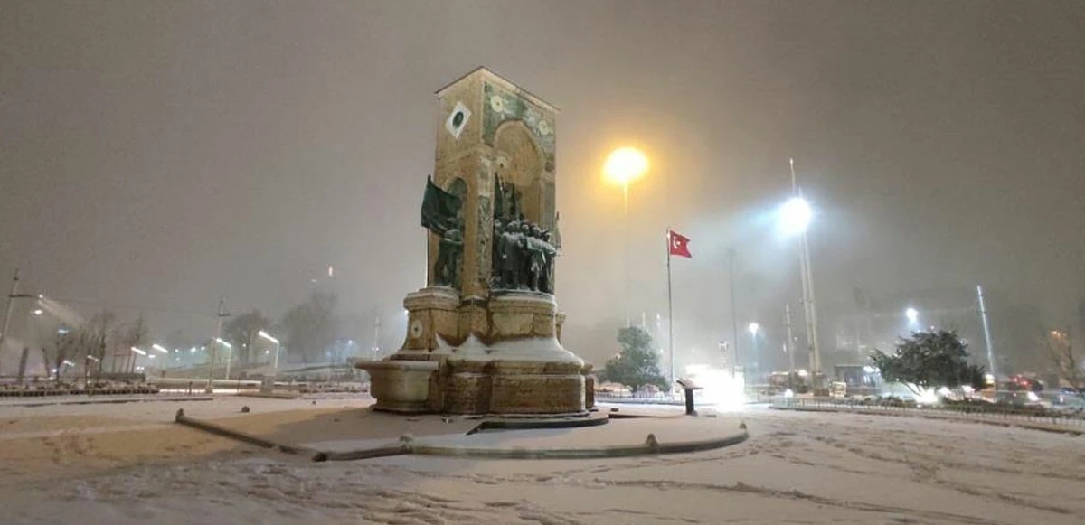 İstanbul 'Aybar Kar Fırtınası'na teslim: Giriş-çıkış yasağı sona erdi