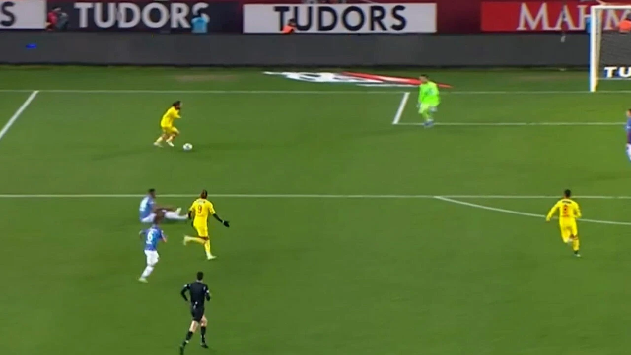 Trabzonspor-Göztepe maçında skandal: Kritik pozisyonu kameralar çekemedi