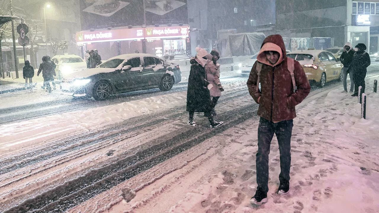 İstanbul Aybar fırtınasına teslim: Fena bastırdı, göz gözü görmüyor