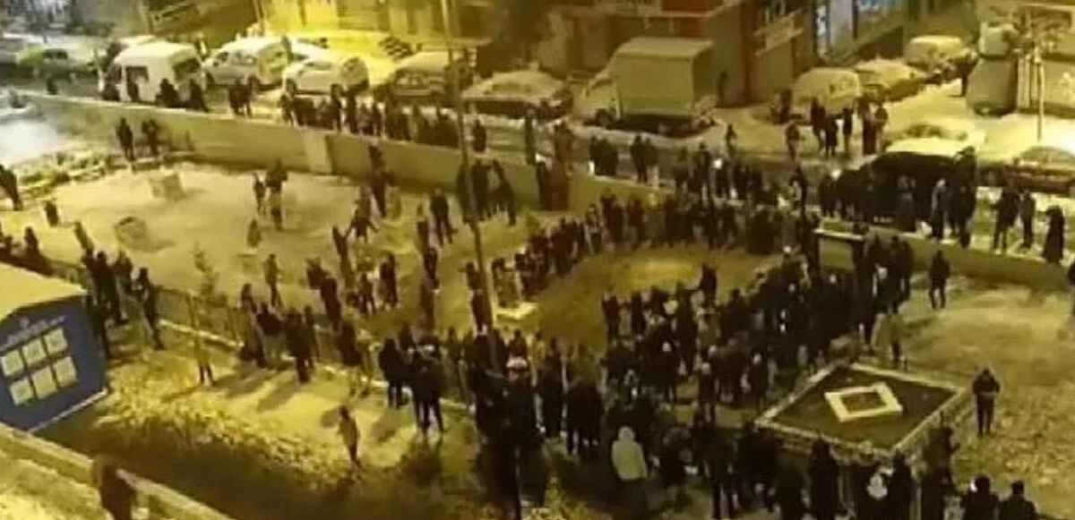 İstanbul, Aybar Kar Fırtınası altında: Vali Yerlikaya saat verip uyardı!