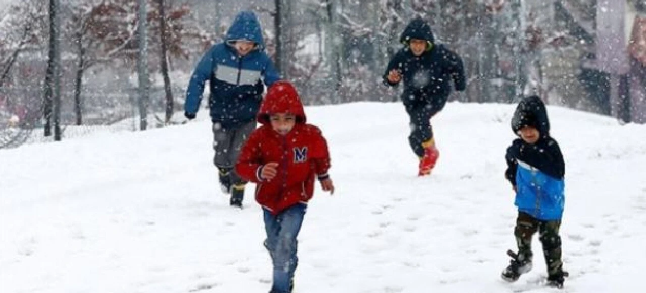 Yarın İstanbul'da okullar tatil mi? 14 Mart'ta okul var mı, kar tatili devam edecek mi?