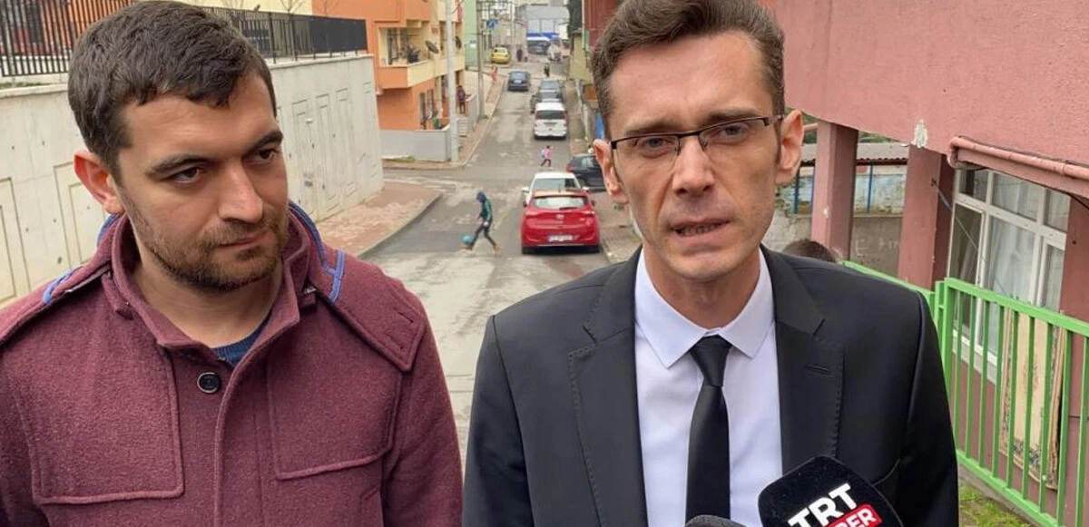 Öfkeli veli, öğrencilerin gözü önünde öğretmeni darp etti