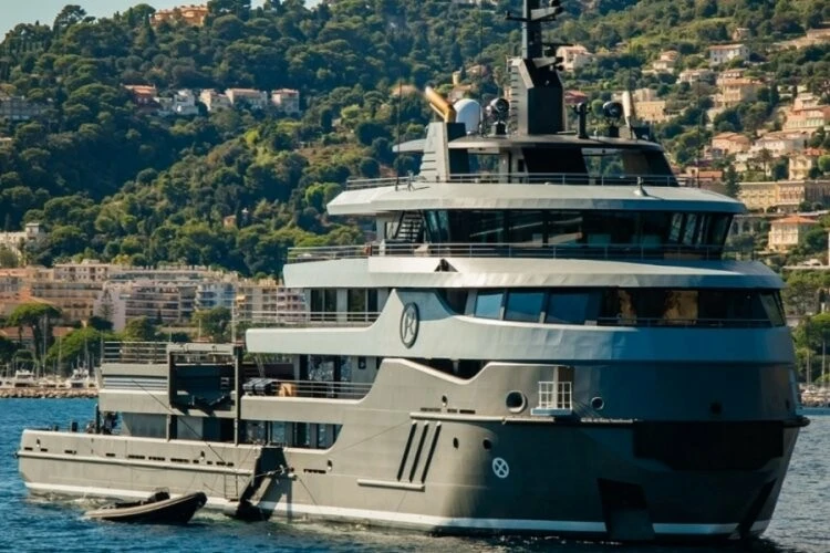 Mazot satılmayan Rus oligarkın yatı mahsur kaldı: Rusya'ya kadar kürek çeksinler