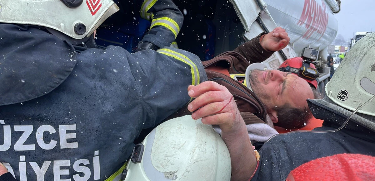 Yaralılar için seferber oldular, TEM'de 32 araç birbirine girdi