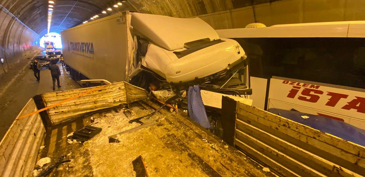 Bolu Dağı Tüneli'nde zincirleme kaza: 5 saat sonra trafiğe açıldı