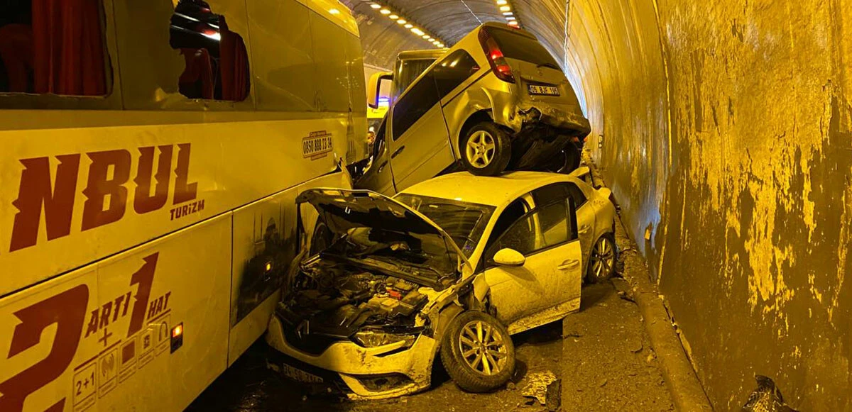 Bolu Dağı Tüneli'nde zincirleme kaza: 5 saat sonra trafiğe açıldı