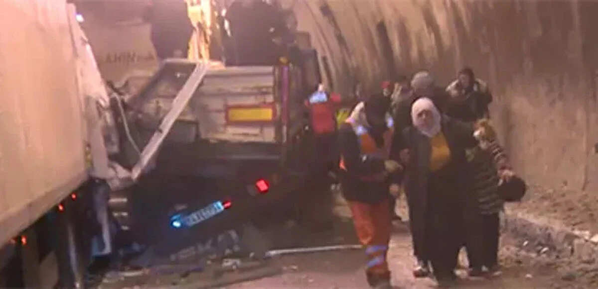 Bolu Dağı Tüneli'nde zincirleme kaza: Kaza anına ait görüntüler geldi