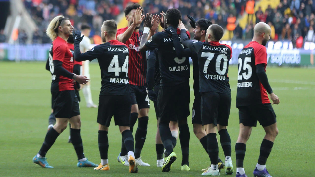 Barça gazisi Aslan'a bir darbe de Antep'den! Maç sonucu: Gaziantep FK 3-1 Galatasaray