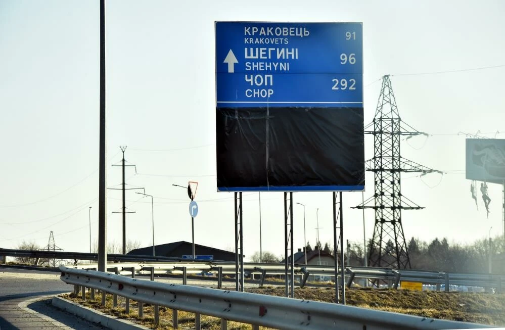 Lviv savunmaya geçiyor! Yön tabelaları kapatıldı