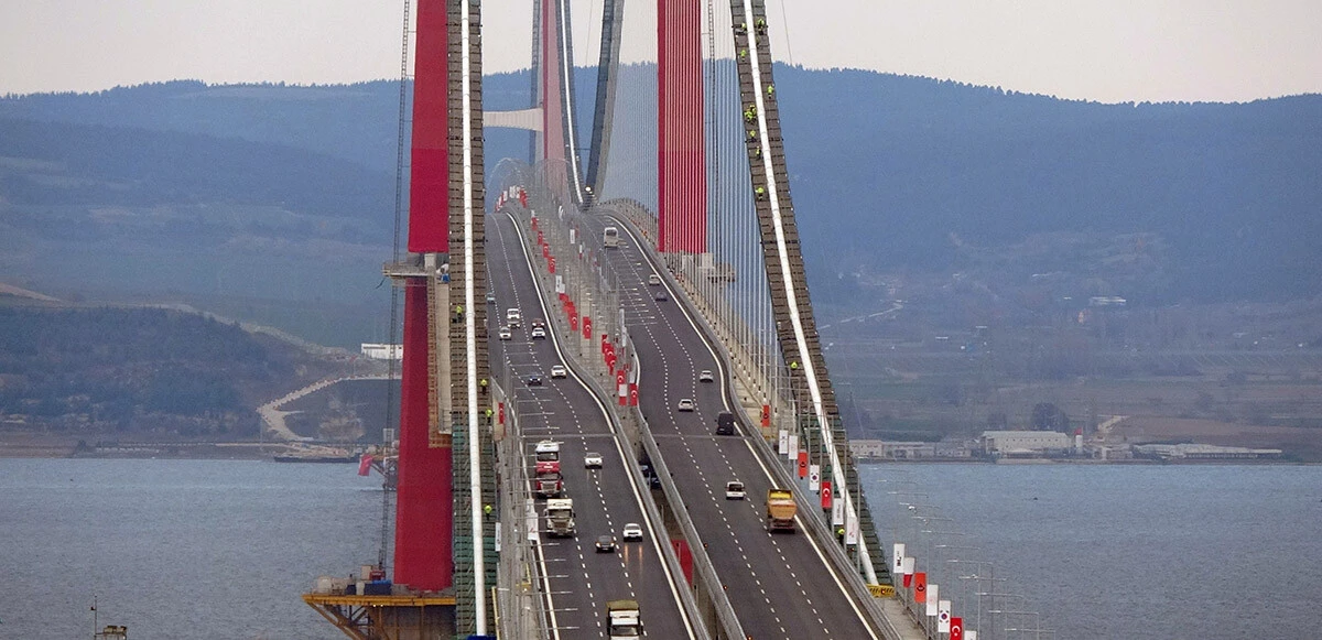 1915 Çanakkale Köprüsü’nden Asya kıtasına davul çalarak geçti