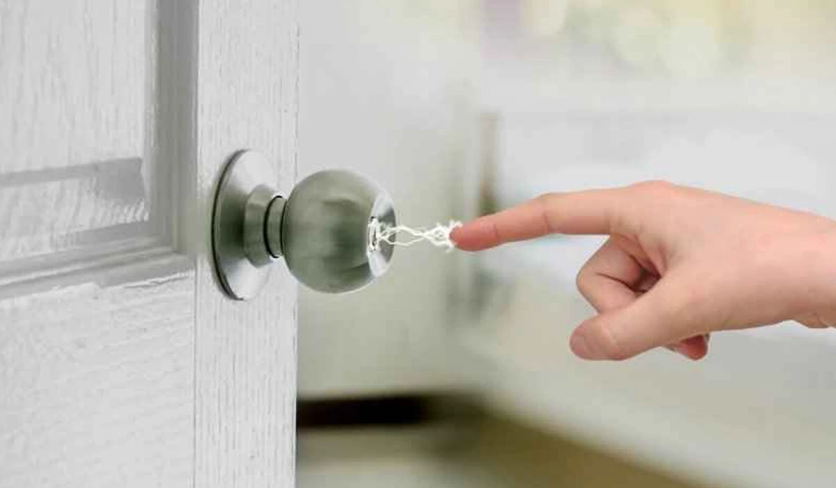 Vücutta elektriklenmenin zararları neler? Statik elektrik nedir, nasıl atılır?