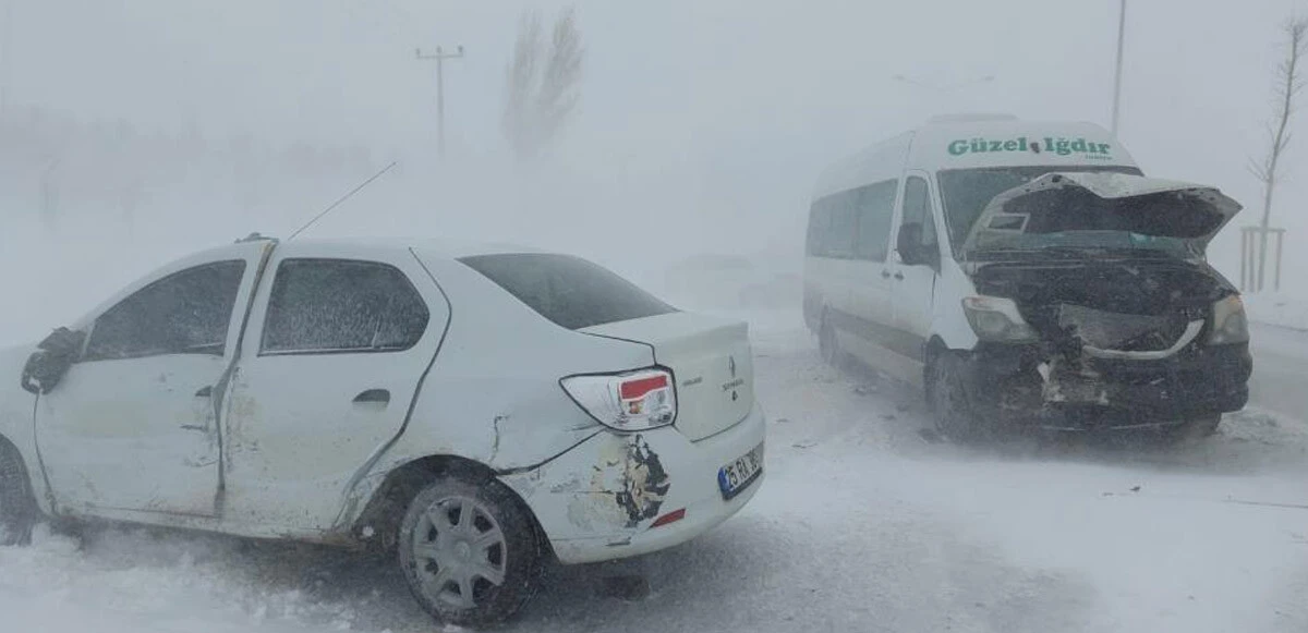 Erzurum’da 5 araç birbirine girdi