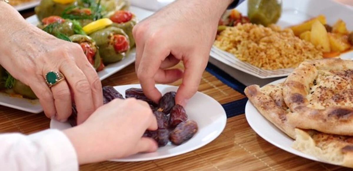 Oruç neyle açılır? Orucu hurmayla mı, suyla mı, zeytinle mi açmak gerekir?