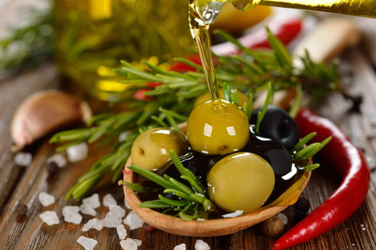 Oruç neyle açılır? Orucu hurmayla mı, suyla mı, zeytinle mi açmak gerekir?