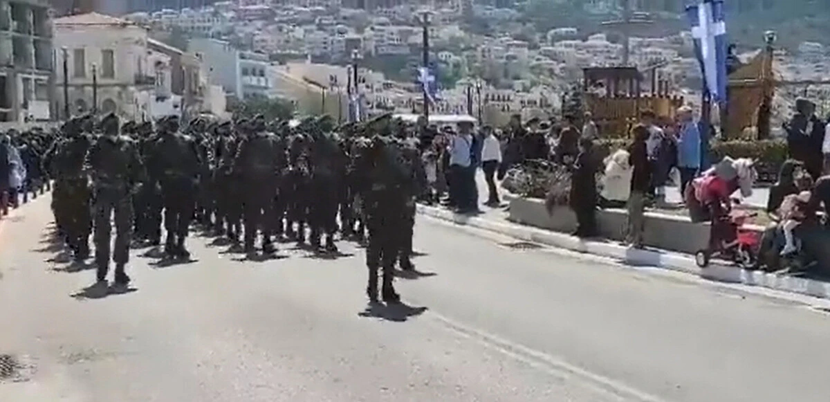 Yunanistan yine tahrik peşinde: Sisam Adası'nda komando çıkarıp tören yaptılar