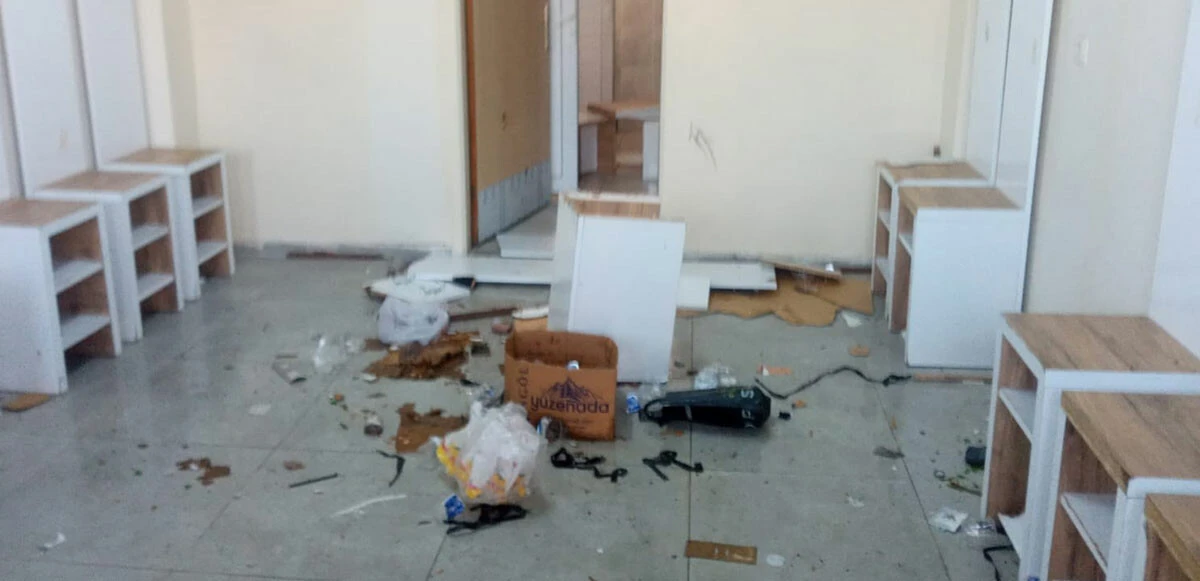 18 kırmızı kart çıktı: Olaylı maçta tekme ve yumruklar uçuştu