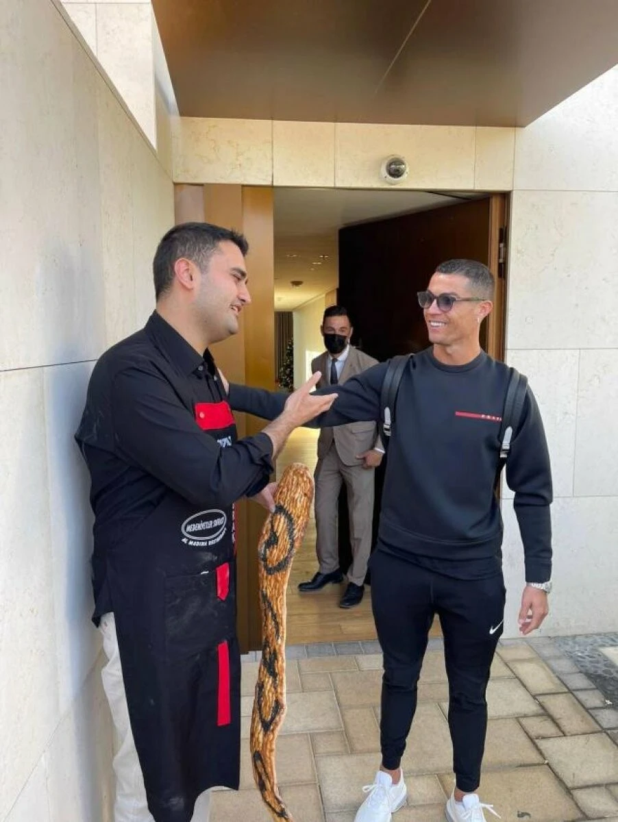 CZN Burak ile Ronaldo ortak oldu: Londra'da restoran açıyorlar