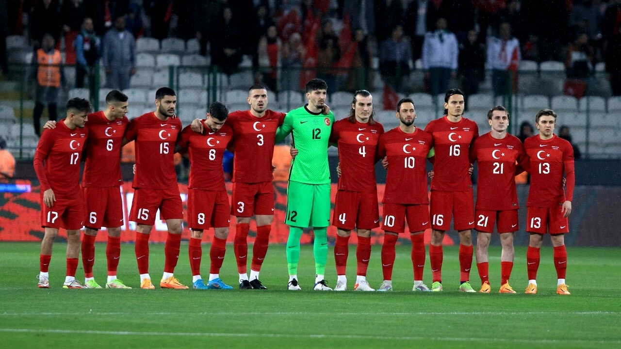 Milli Takım son Avrupa şampiyonuna diş geçiremedi! Maç sonucu: Türkiye 2-3 İtalya