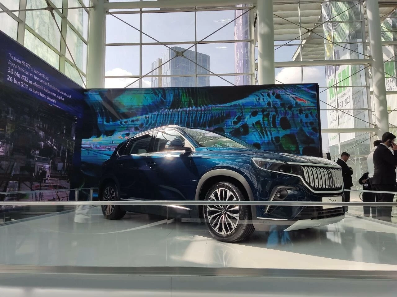 Yerli otomobil TOGG, ilk kez Türkiye'de sergilendi: Gelenlerin beğenisini topladı