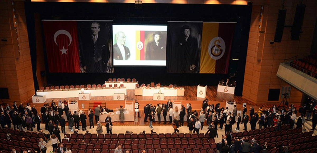 Galatasaray camiası ikiye bölündü! Eski başkanlara ‘acil’ kodlu çağrı