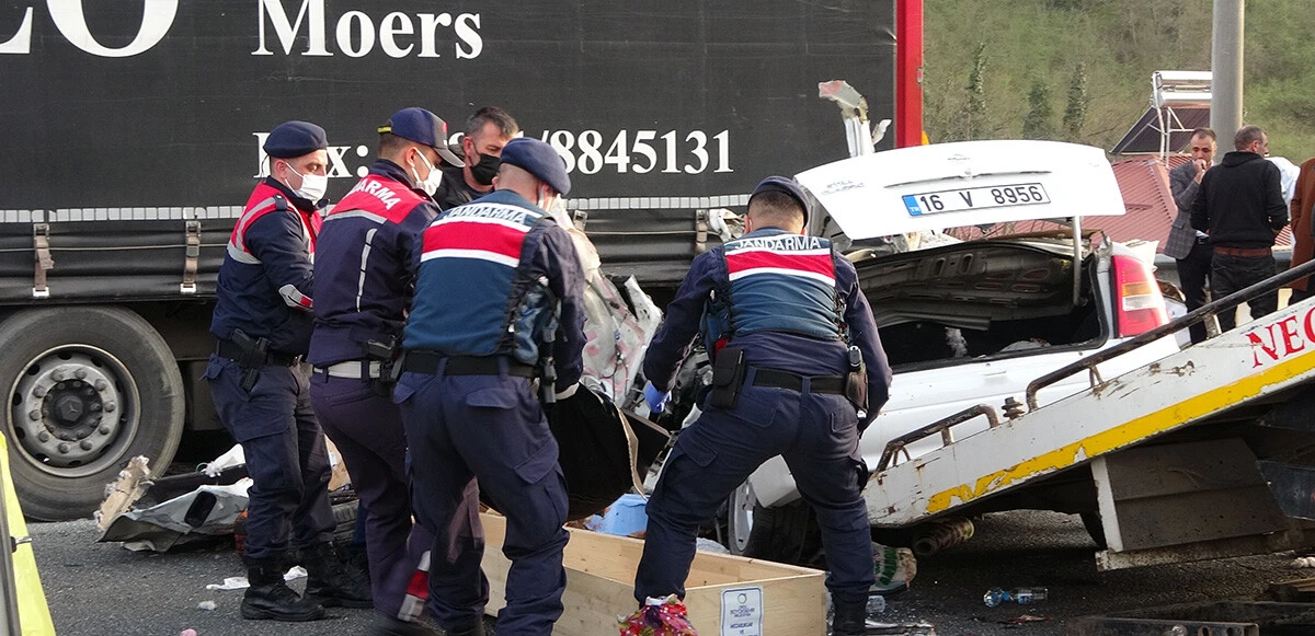 Ordu'da bir araç tıra çarptı, hız göstergesi 180'de takılı kaldı: 2 ölü, 1 yaralı