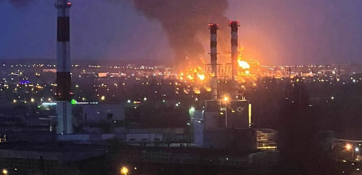 Ukrayna Rusya’yı topraklarında vurdu: Helikopter Rus petrol rafinerisini vurdu